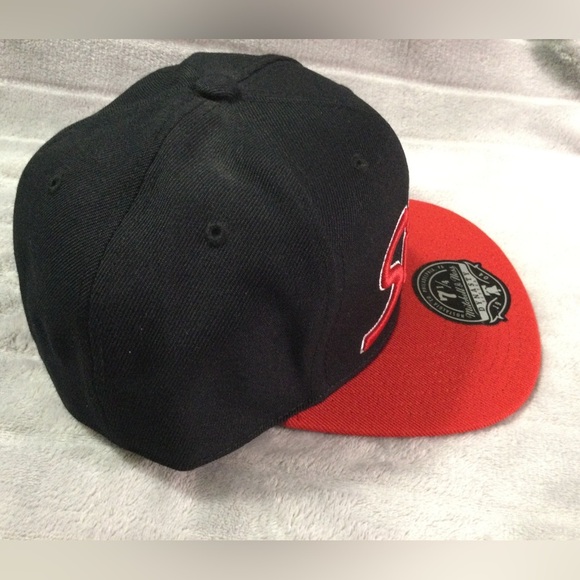 Mitchell & Ness Philadelphia 76ers Black and Red Fitted Hat - Picture 3 of 9
